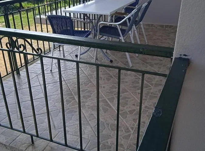 Karaoyli Tatil Evi Kókkinon Nerón